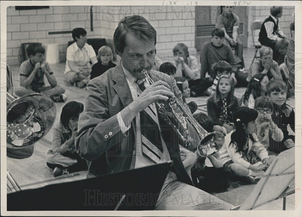 1972 Press Photo Robert Andreasen plays trumpet - Historic Images