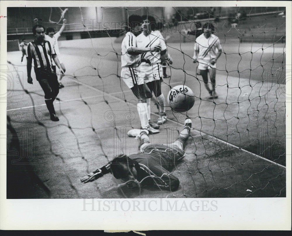 1984 Press Photo Honduras vs Guadalajara soccer - Historic Images