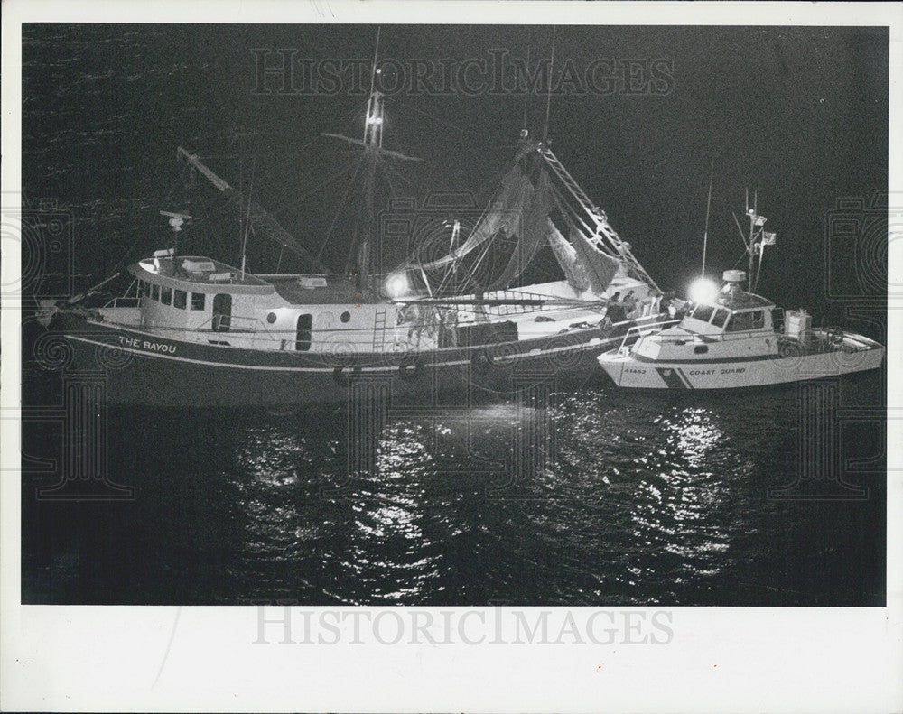 1980 Press Photo of Coast guard to rescue survivor in buoy tender Blackthorn. - Historic Images