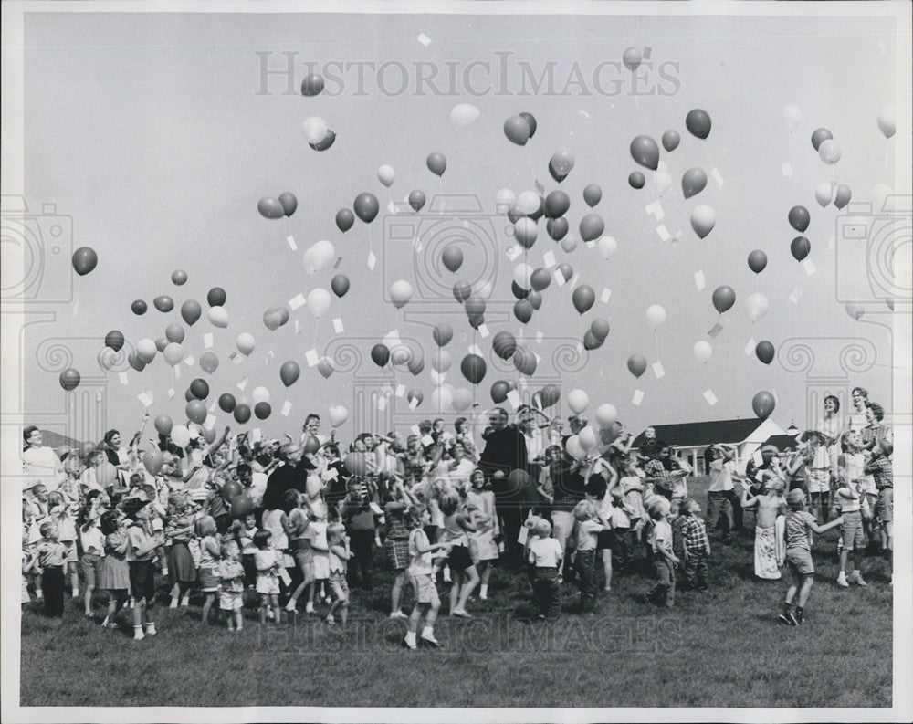 Press Photo Fundraising event in Streamwood, Illinois - Historic Images