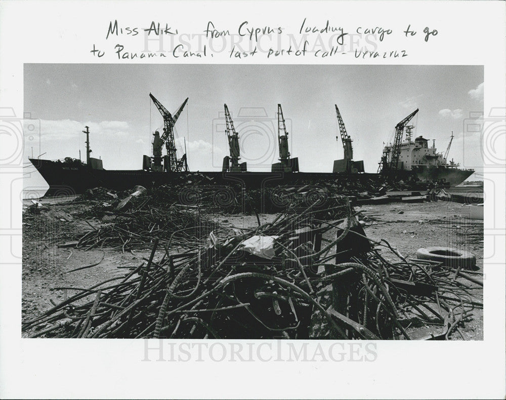 1993 Press Photo Scrap metal and shipping in Florida - Historic Images