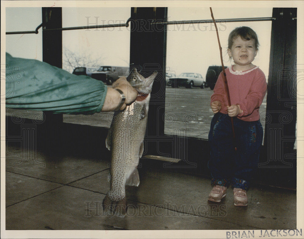 1991 Press Photo 3 Yr Old Becky Spillar At Huck Finn Trout Pond - Historic Images