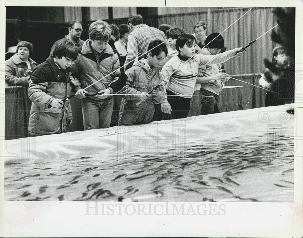 1983 Press Photo Chicagoland Sport Fishing, Travel and Outdoors Show - Historic Images