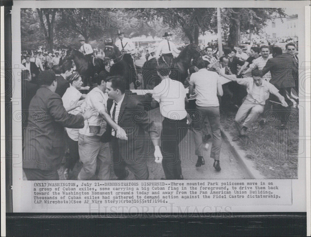 1964 Press Photo Washington DC and Cuban protestors &amp; police - Historic Images