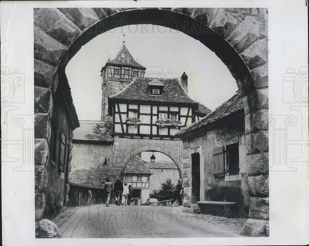 1975 Press Photo Picturesque town in Europe - Historic Images