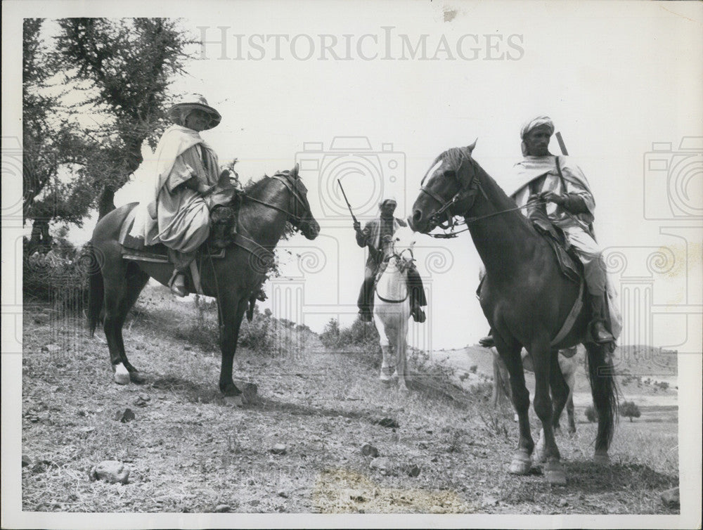 1958 Press Photo Hill tribesmen in Lamartine Algeria - Historic Images