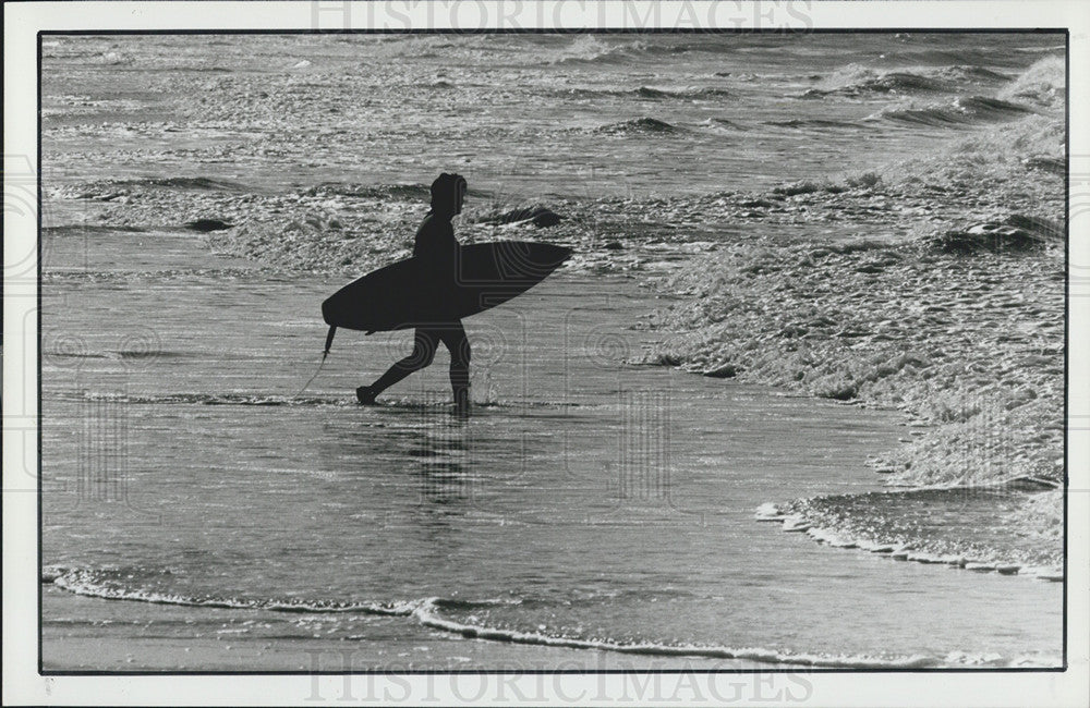 1988 Press Photo Surfing on St. Petersburg Beach in Florida - Historic Images