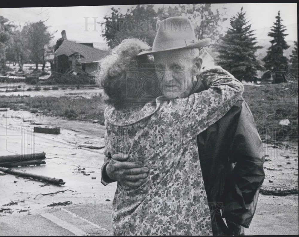 1965 Press Photo Albert Manhart, 87, of Sedalia lost everything in the flood - Historic Images