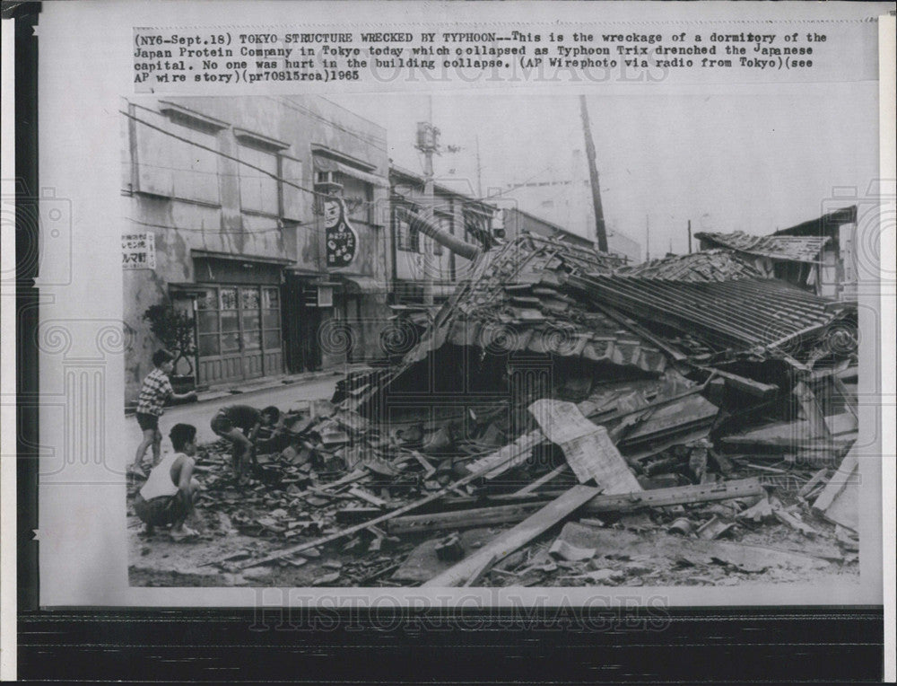 1965 Press Photo Tokyo Japan Damage from Typhoon Trix - Historic Images