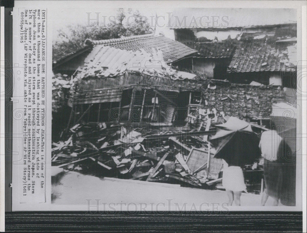 1965 Press Photo Japanese Home battered from Typhoon Jean - Historic Images