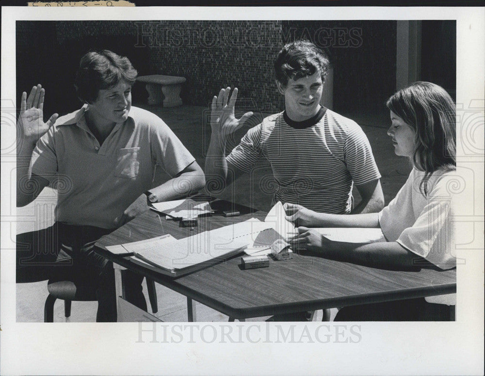 1977 Press Photo Phi Theta Kappa St Petersburg Jr College - Historic Images