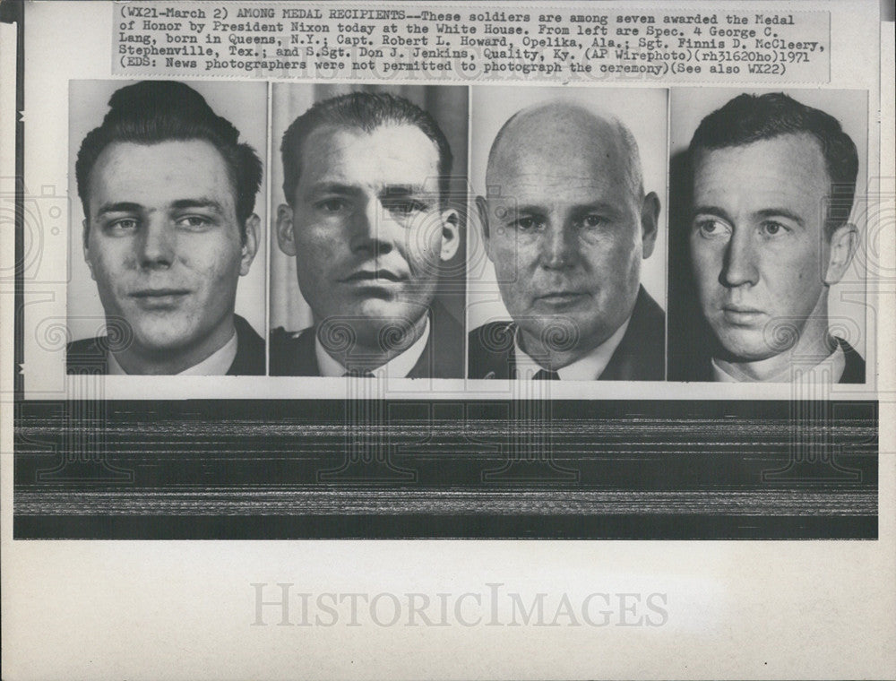 1971 Press Photo President Nixon hands out Medals of Honors to 4 soldiers - Historic Images