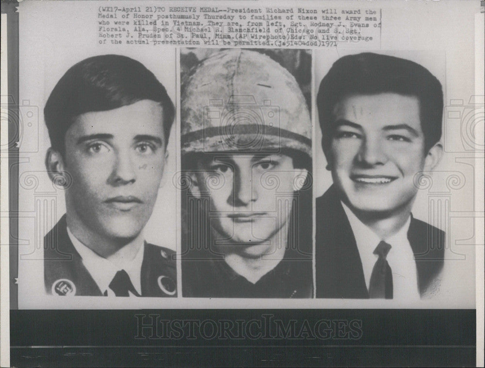 1971 Press Photo Nixon Awards Medals of Honor Posthumusly to Fallen Soldiers - Historic Images