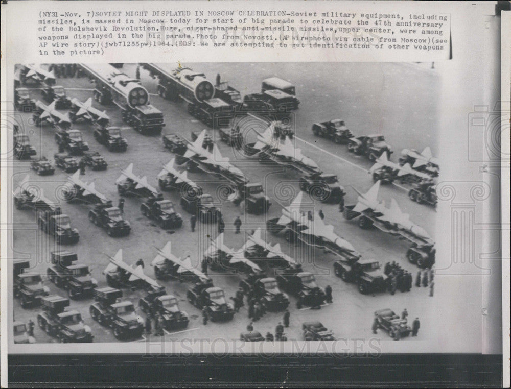 1955 Press Photo Soviet Missiles In Mass At Moscow Military Parade 47th Anniv - Historic Images