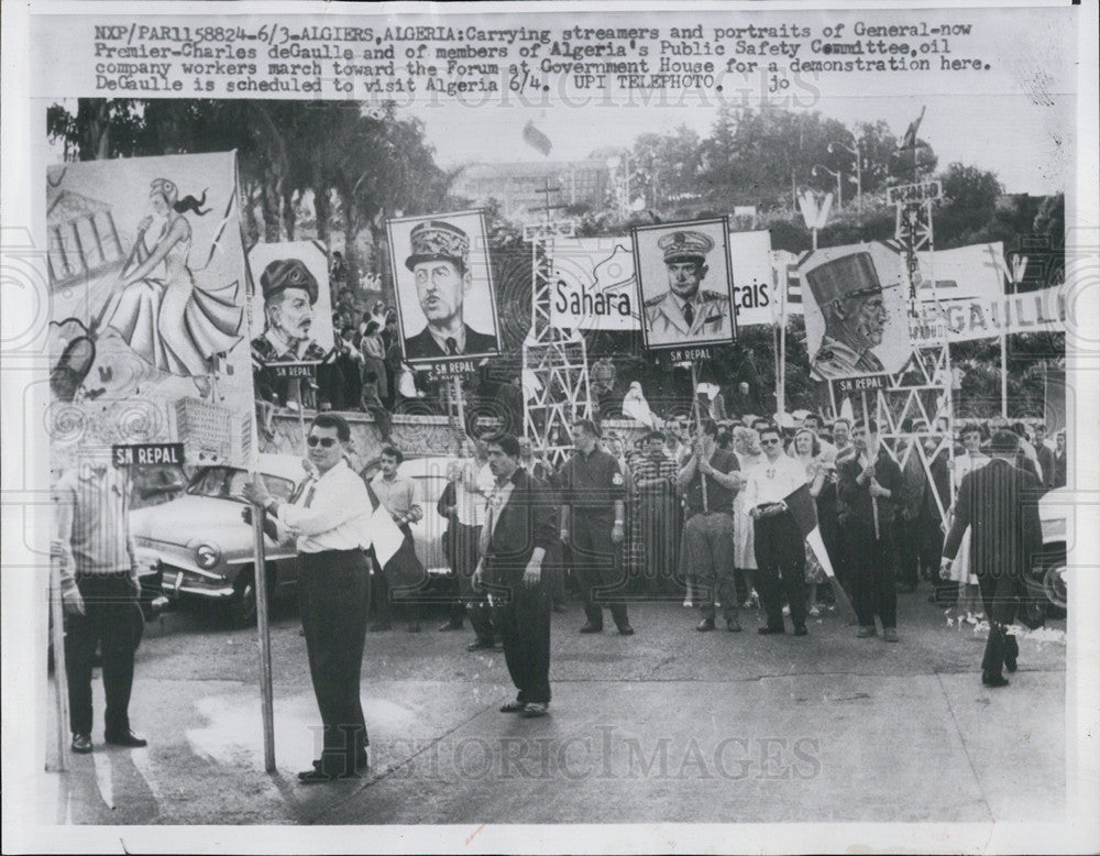 1958 Press Photo Waiting for Gen. Charles de Gaulle to arrive in Algiers - Historic Images