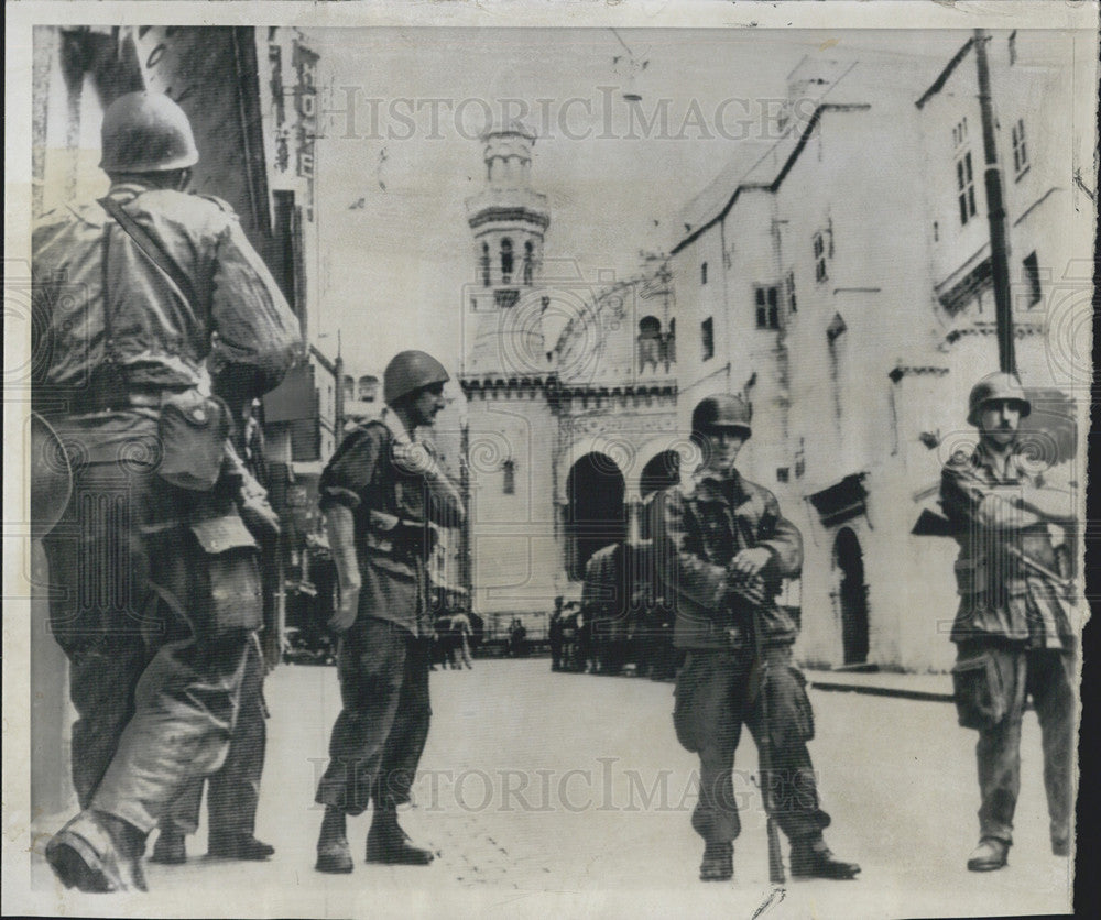 1956 Press Photo French Troops Seal Off Notorious Casbah 400 Yr Old Arab Qrtr - Historic Images