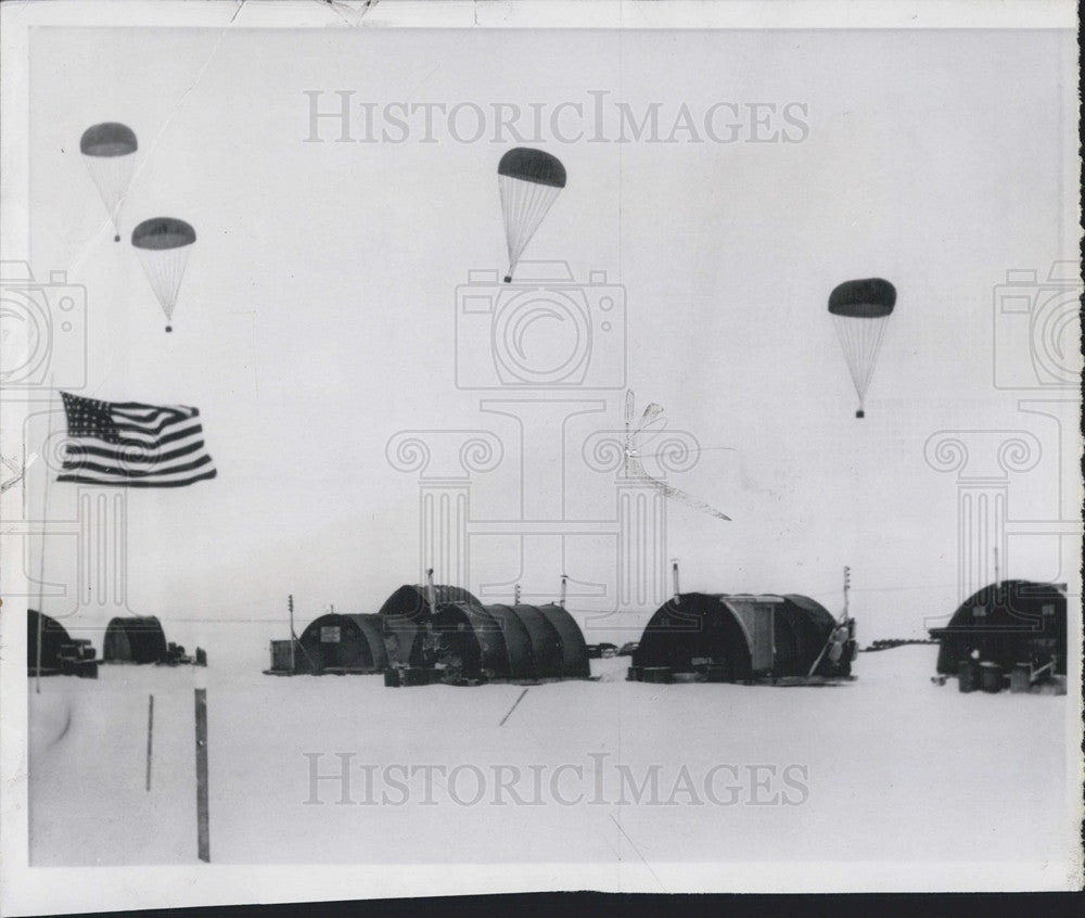 1960 Press Photo Parachute supllies being dropped into Station Charley in the Ar - Historic Images