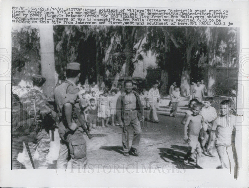 1962 Press Photo Algerian citizens protest against war. - Historic Images