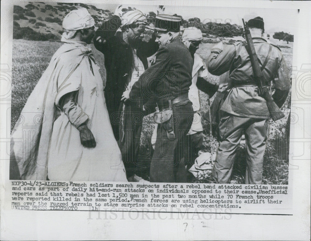 1966 Press Photo French Soldier Algiers - Historic Images