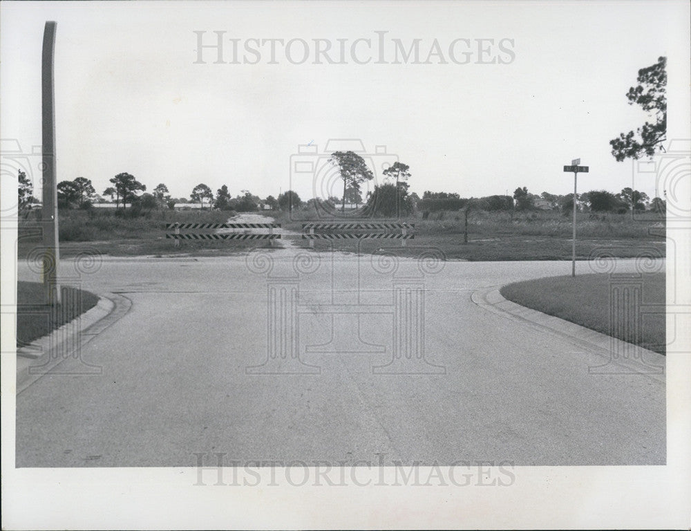 1970 Press Photo Barricaded road in St Petersburg Fla - Historic Images