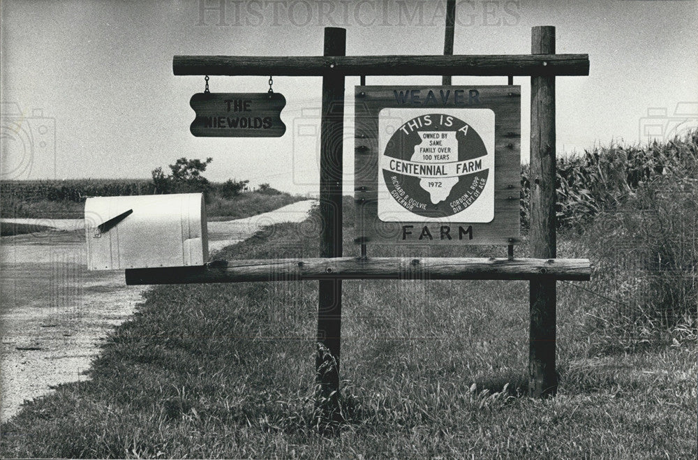 1977 Press Photo Centennial Farm sign in Ill. - Historic Images