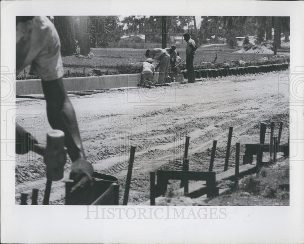 1964 Press Photo St Petersburg Street Paving - Historic Images