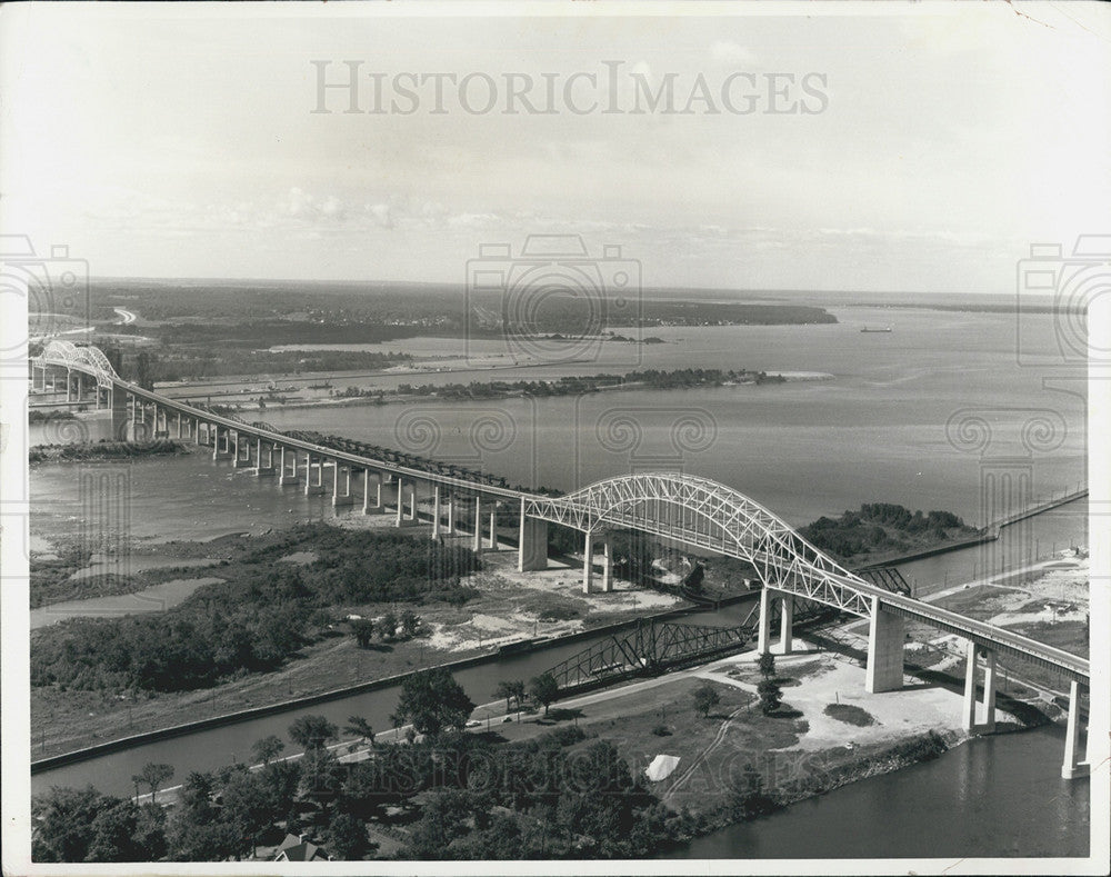 1974 Press Photo Aerial view of bridge in Canada - Historic Images