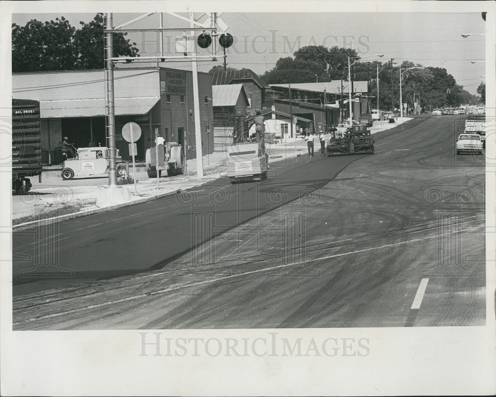 1964 Press Photo Paving, St Petersburg 1st Avenue - Historic Images