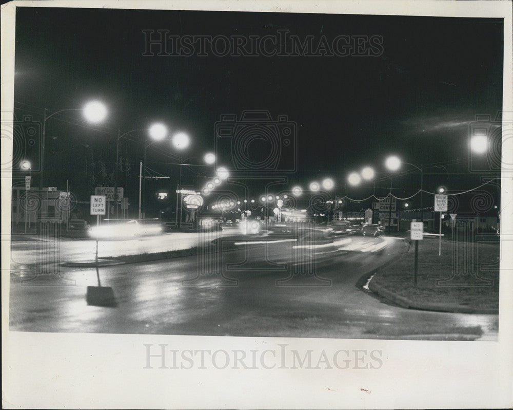 1966 Press Photo Too Many Lights In St Petersburg; People Ask? - Historic Images