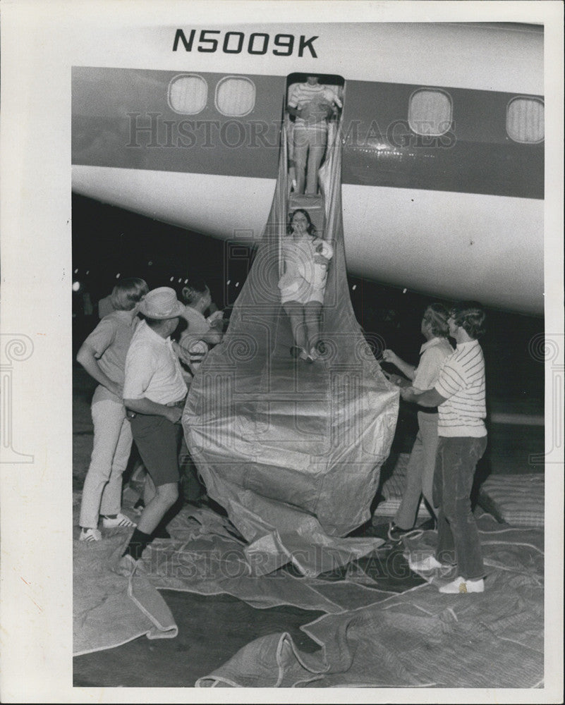 1971 Press Photo Aircraft Escape Slide, Carol Barlow - Historic Images