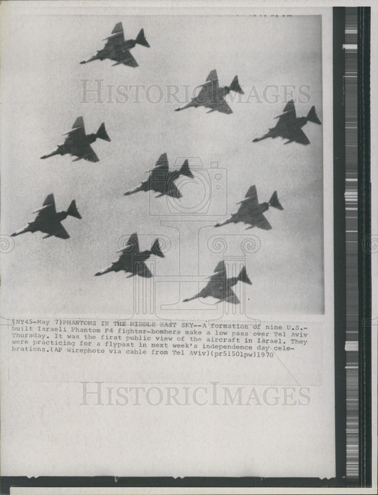 1970 Press Photo Phantom F4 fighter bombers in formation - Historic Images