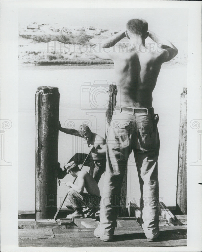 Press Photo Doing some fix-ups on a Marine Camp - Historic Images