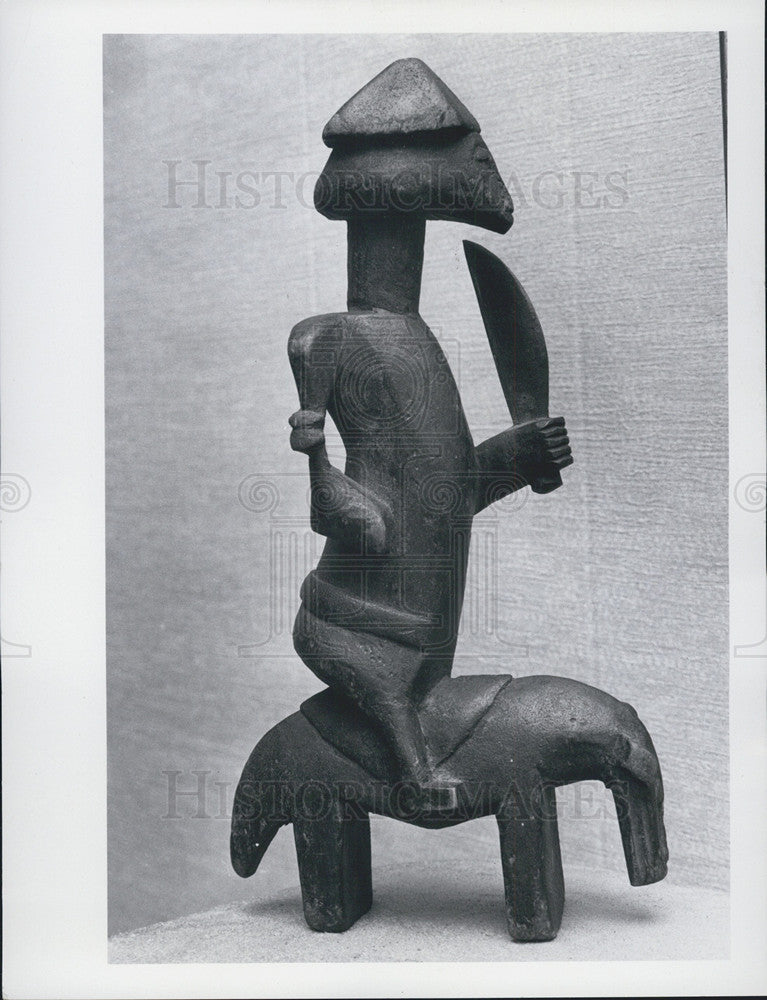 1977 Press Photo Sculpture in an art gallery - Historic Images