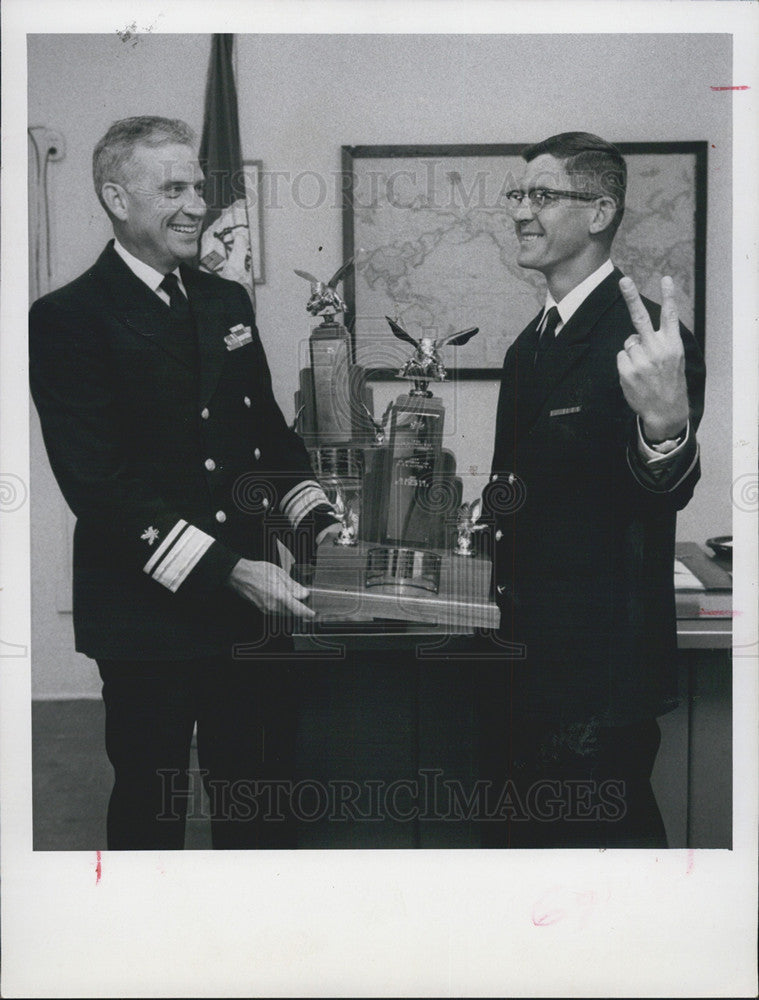 1968 Press Photo US Naval Reserve Training Center In St Petersburg Gets 2 Awards - Historic Images