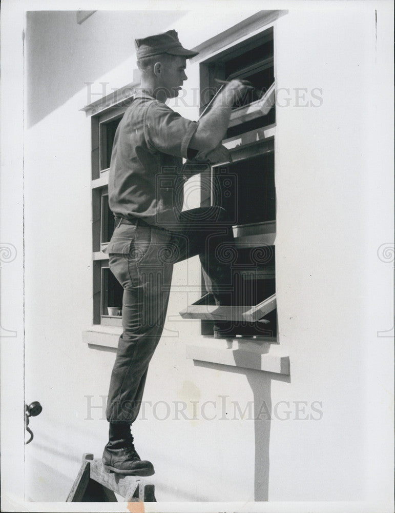 Press Photo Worker installing or fixing windows - Historic Images
