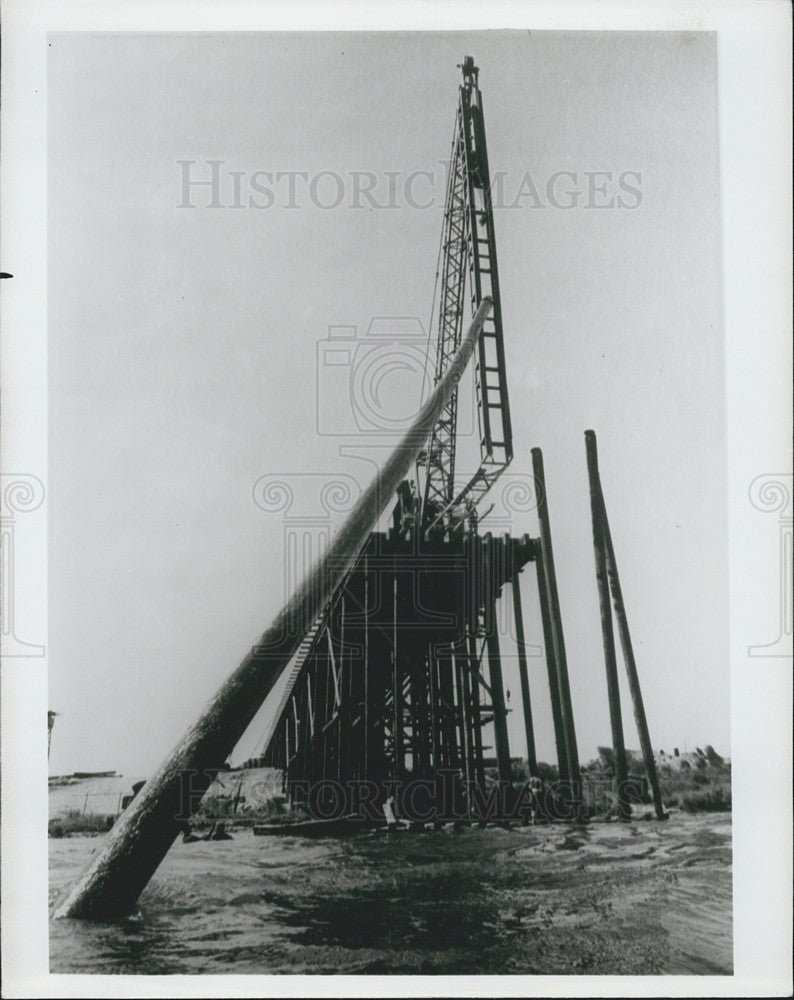 Press Photo Seabees Liberty Bridge Piling - Historic Images