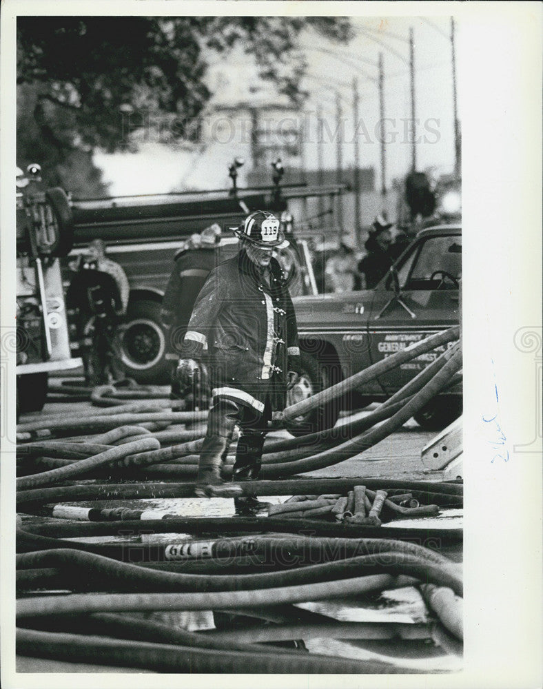 1983 Press Photo Fireman, North Northwest Highway, Gasoline Warehouse - Historic Images