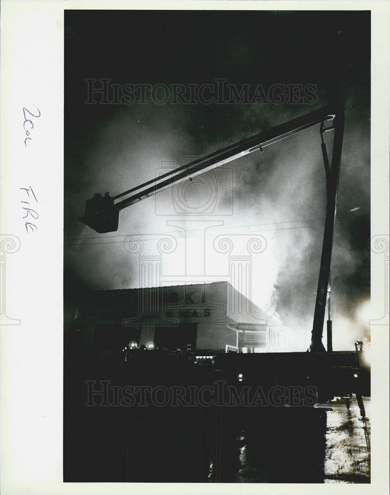 1983 Press Photo Fire At Binkowski Sausage Factory - Historic Images