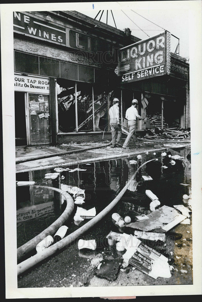 1983 Press Photo Liquor King Fire - Historic Images