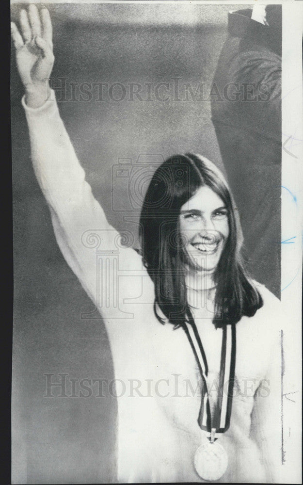 1976 Press Photo Sheila Young Olympic Gold Medal - Historic Images