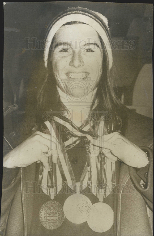 1976 Press Photo Sheila Young Is Olympic Queen Wearing 2 Medals She Won - Historic Images