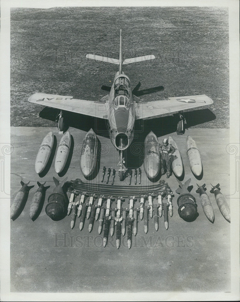 Press Photo F84F plane and its weaponry - Historic Images