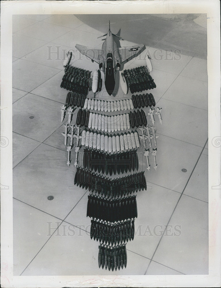 1966 Press Photo Phantom jet and its weaponry - Historic Images