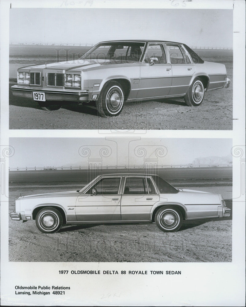 1977 Press Photo 1977Olsmobile Delta 88 Royale Sedan - Historic Images