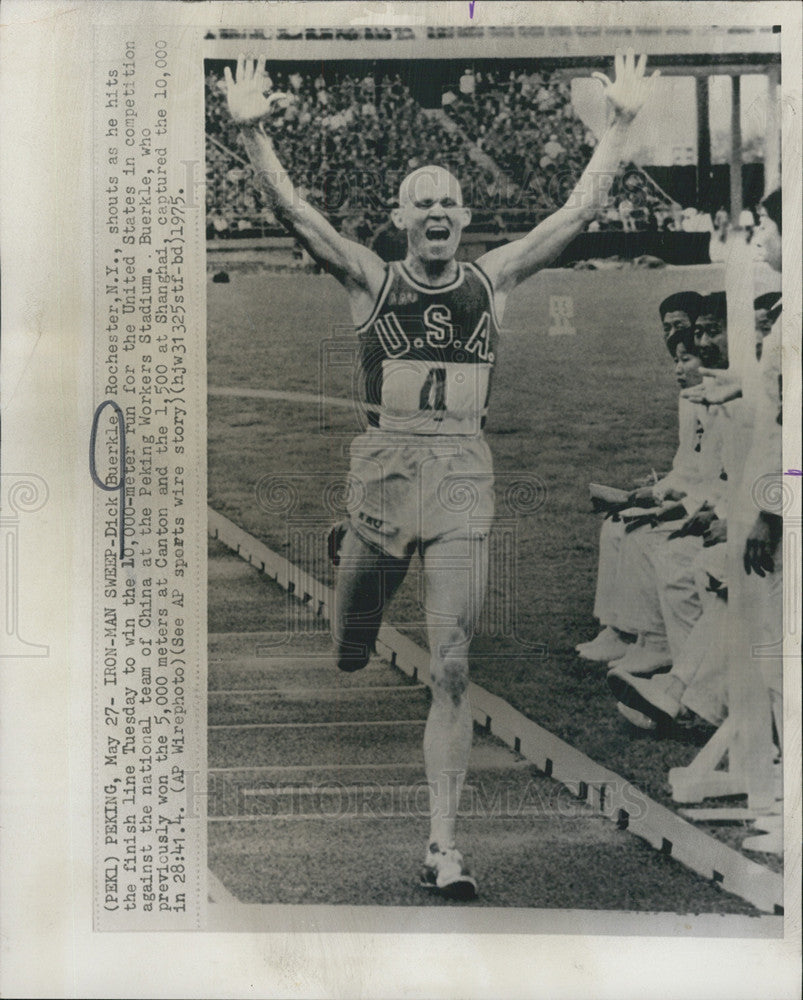 1975 Press Photo Dick Bueerkle in IRon Man contest - Historic Images