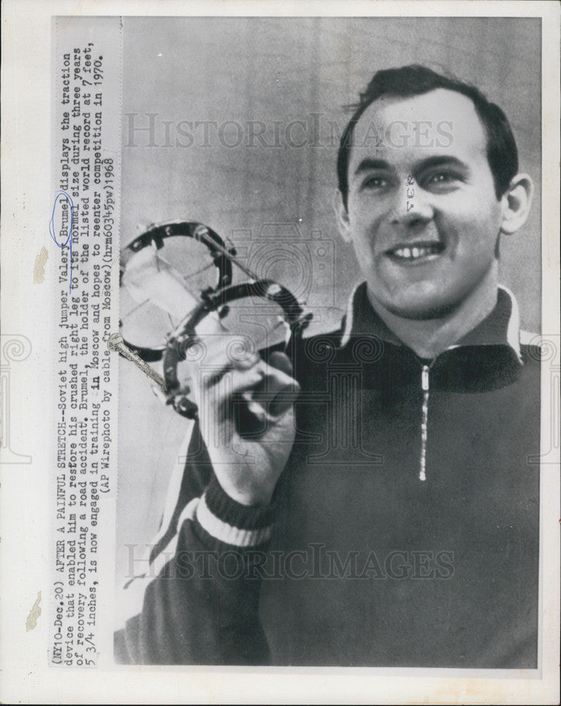 1969 Press Photo Soviet High Jumper Valery Brumel World record 7ft 5 3/4 inches - Historic Images