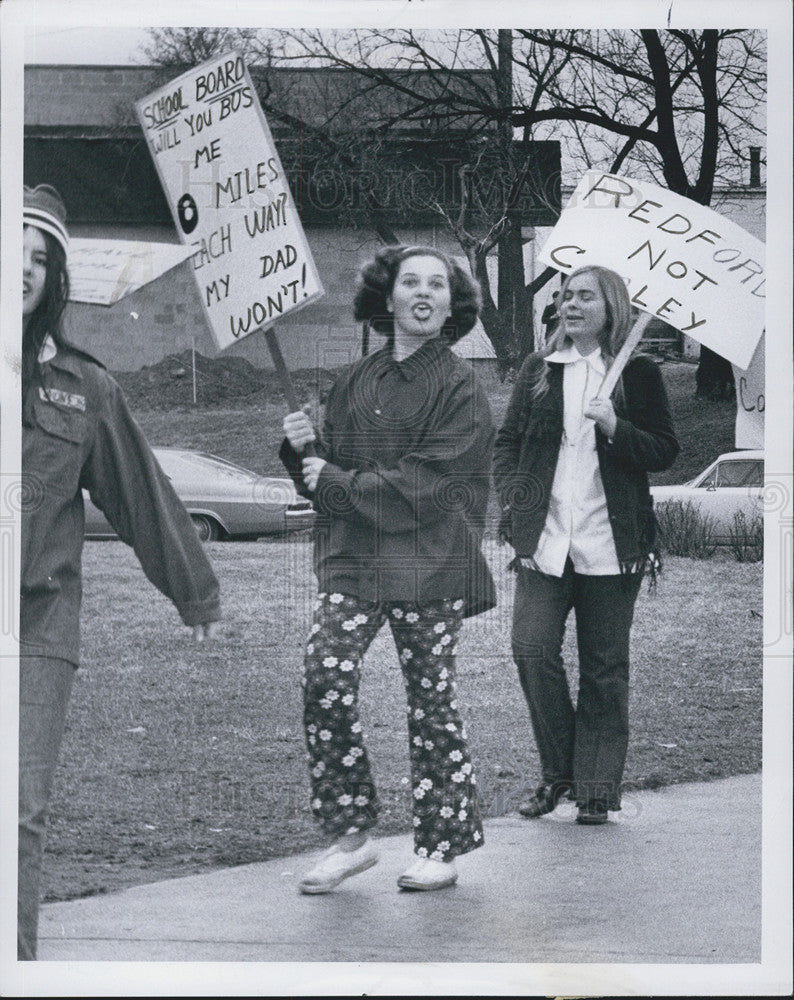 1970 Press Photo Murphy Jr High Picketing In Detroit Michigan - Historic Images