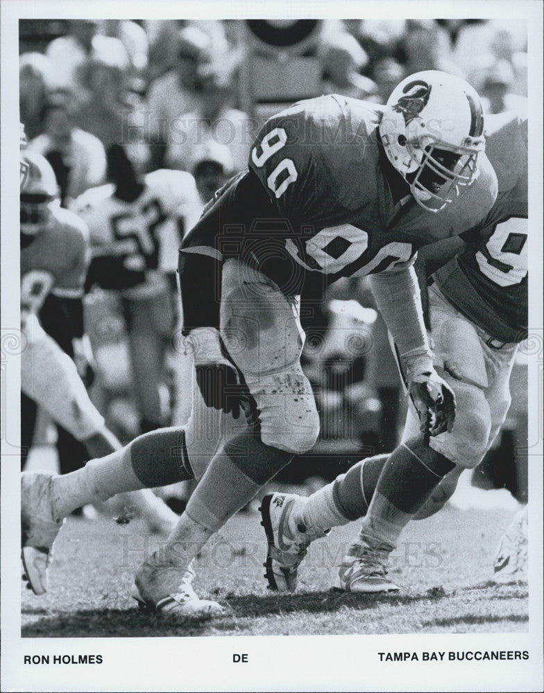 Press Photo Tampa Bay Buccaneers Ron Holmes Takes Off COPY - Historic Images