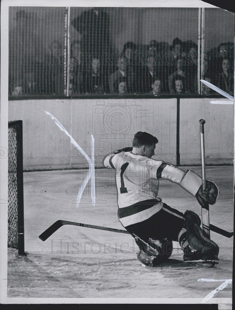 1947 Press Photo Harry "Apple Cheeks" Lumley Blocks Goal - Historic Images