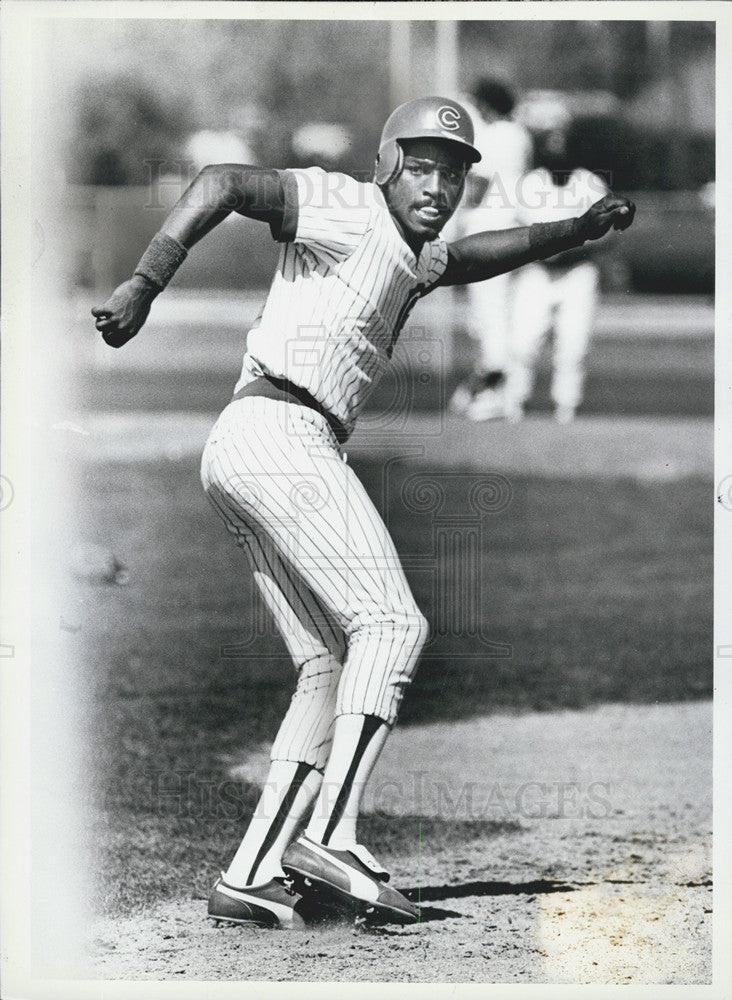 1982 Press Photo Player Mel Hall In Chicago Cubs Spring Training Camp - Historic Images